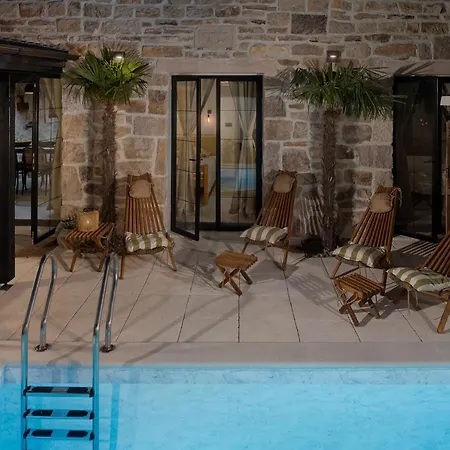 Blacksmith's House - House With Heated Pool Posedarje