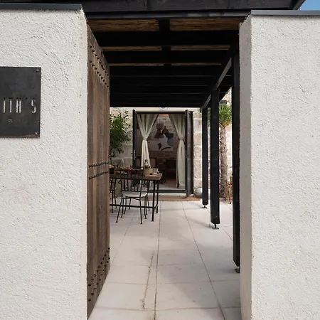 Nyaraló Blacksmith's House - House With Heated Pool Posedarje