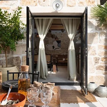 Blacksmith's House - Secluded Heated Pool Oasis Near Zadar Ferienhaus