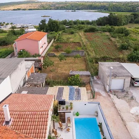 Nyaraló Blacksmith's House - House With Heated Pool