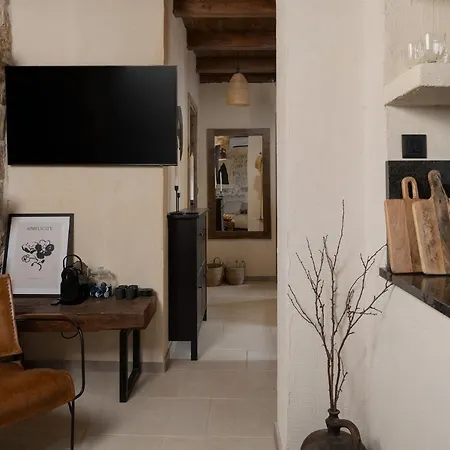 Blacksmith's House - House With Heated Pool Nyaraló