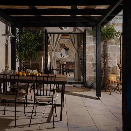 Дом отдыха Blacksmith's House - Secluded Heated Pool Oasis Near Zadar