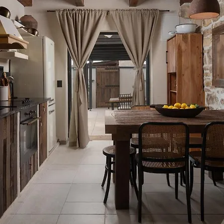 Blacksmith's House - House With Heated Pool Nyaraló *