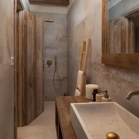 Blacksmith's House - House With Heated Pool