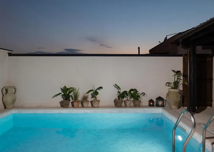 Blacksmith's House - House With Heated Pool Дом отдыха *