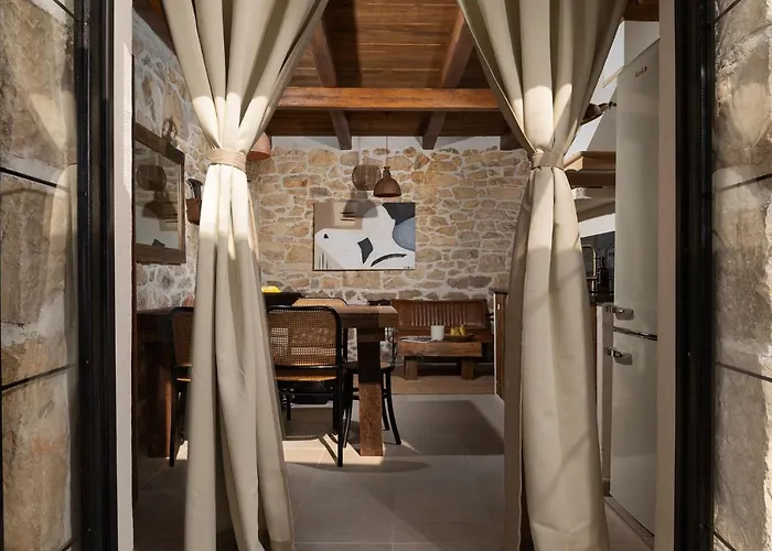 Blacksmith's House - House With Heated Pool *