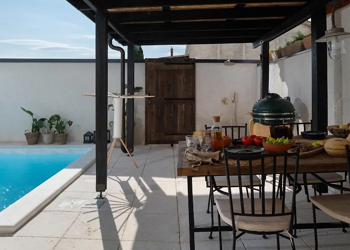 Дом отдыха Blacksmith's House - House With Heated Pool