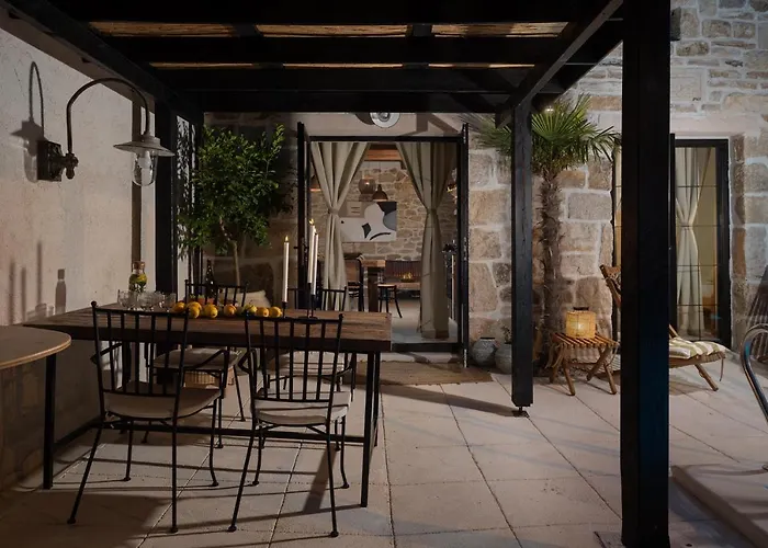 Дом отдыха Blacksmith's House - House With Heated Pool