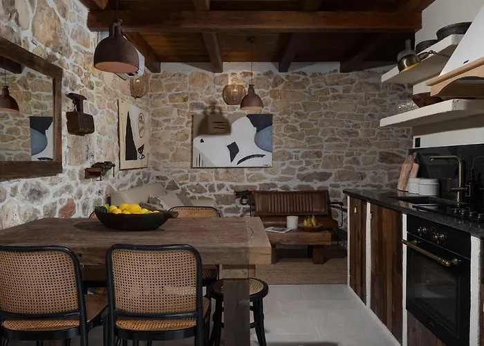 Nyaraló Blacksmith's House - House With Heated Pool *