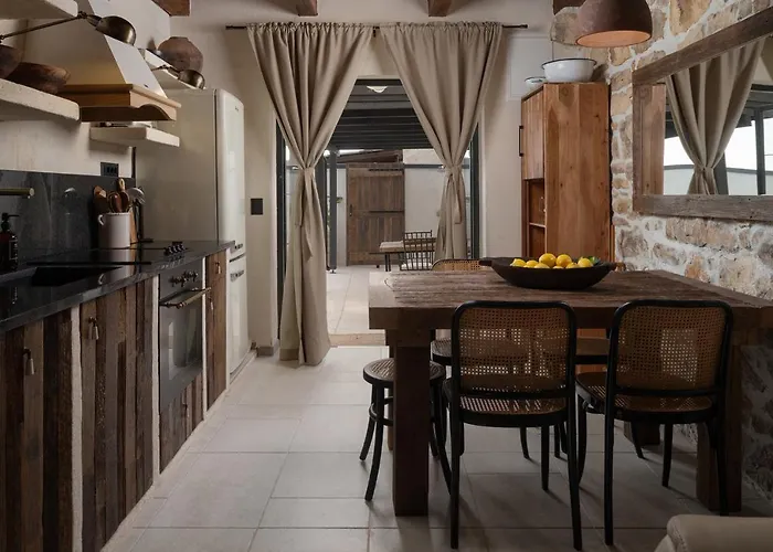 Blacksmith's House - House With Heated Pool Дом отдыха *