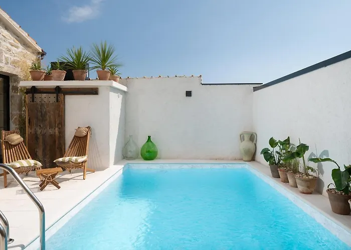 Дом отдыха Blacksmith's House - House With Heated Pool Поседарье