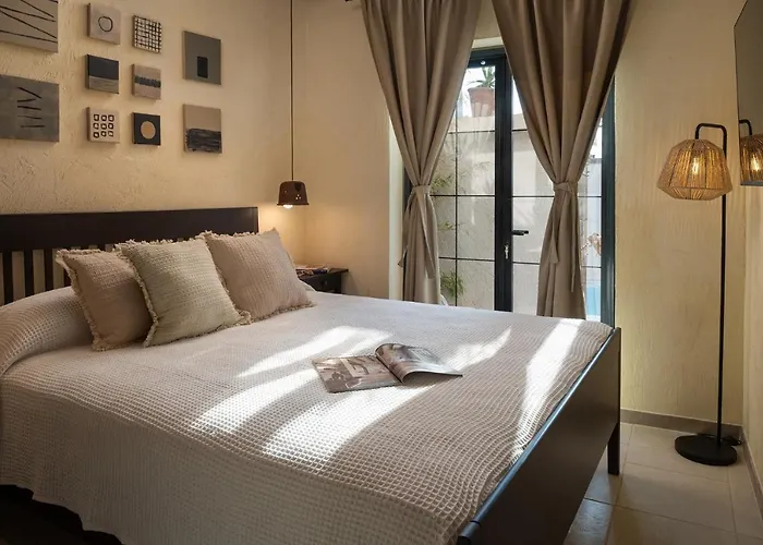 Blacksmith's House - House With Heated Pool Дом отдыха