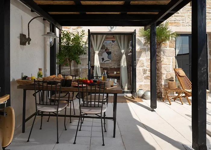 Blacksmith's House - House With Heated Pool *