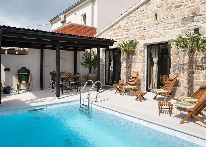 Blacksmith's House - House With Heated Pool Nyaraló *
