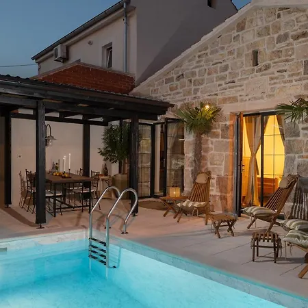Casa vacanze Blacksmith's House - Secluded Heated Pool Oasis Near Zadar *