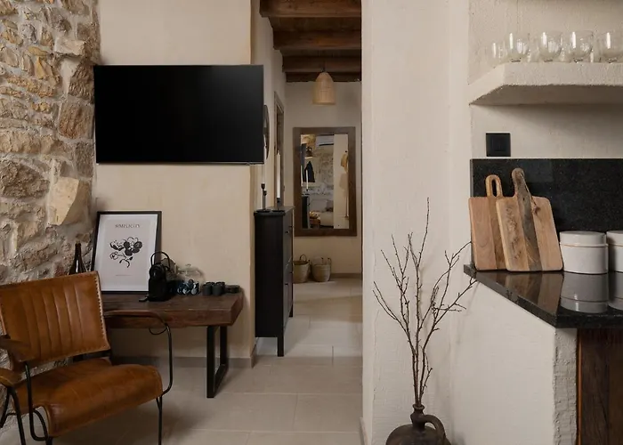 Blacksmith's House - House With Heated Pool Hébergement de vacances