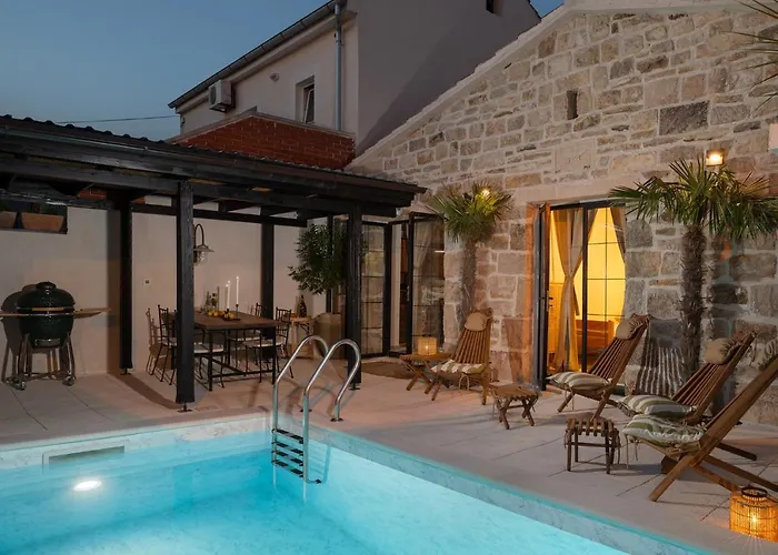 Nyaraló Blacksmith's House - House With Heated Pool *